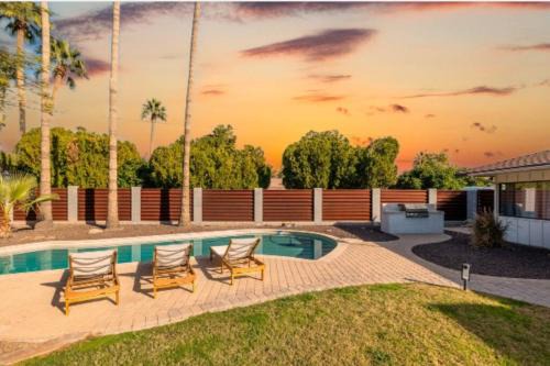 Scottsdale Highlands House | Relax at Sunshine on Sells with Pool & BBQ Amenities
