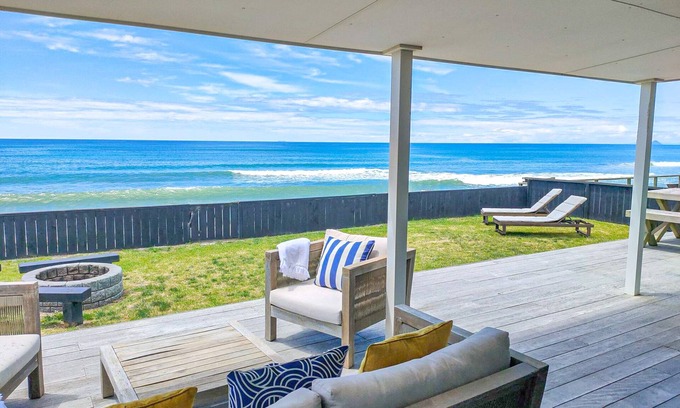 Pukehina House | Relax at Sunshine Paradise Beachfront with Spa & Hot Tub