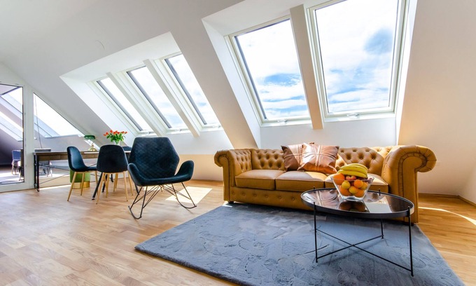 Weißgerber Apartment | Discover Comfort at City Center with King Bed & Balcony