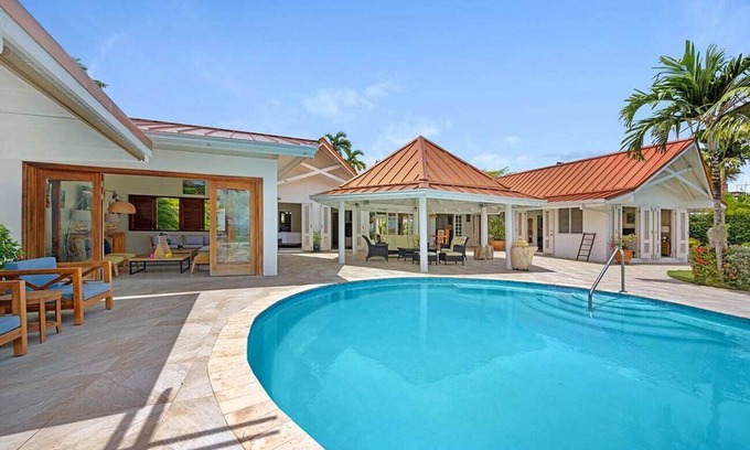 Runaway Bay Villa | Beachfront Retreat at Sunspot in Runaway Bay with Pool