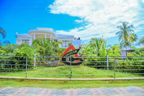 Nilaveli Hotel | Relax at Sunstar Nilaveli: Family-Friendly with Pool & Dining