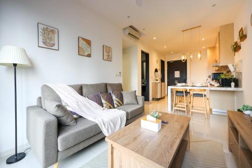 Maluri Apartment | Elegant Sunway Velocity Two Kuala Lumpur with Pool & Spa