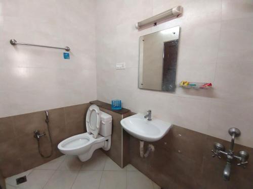 Velachery Apartment | Discover Sunzii: Family-Friendly Getaway Awaits You