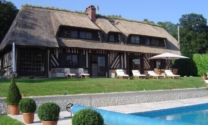 Saint-Martin-aux-Chartrains Villa | Elegant Villa with Pool near Deauville's Historic Cider Mill