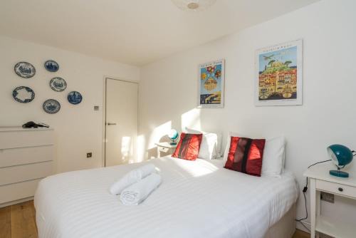 Holloway Apartment | Inviting 1BD Garden Flat in Islington, London - Family Friendly