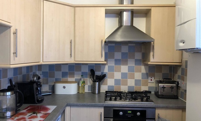 East Lothian House | Inviting 2 Bedroom Flat Close to Dalkeith Town Center