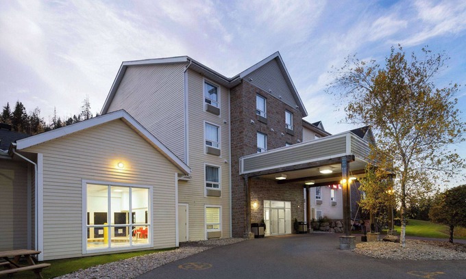 Sainte-Agathe-des-Monts Hotel | Relax at Super 8 by Wyndham Sainte Agathe Des Monts