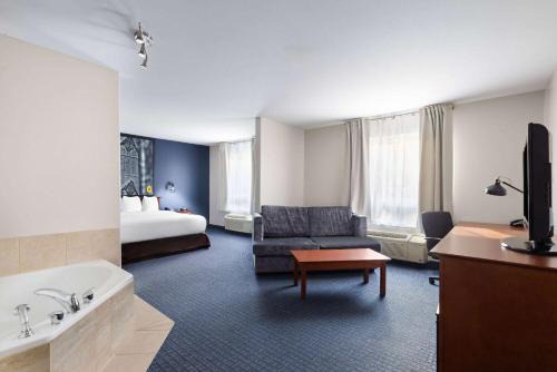 Sainte-Agathe-des-Monts Hotel | Pet-Friendly Retreat at Super 8 Sainte Agathe Des Monts