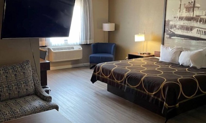 Alton Hotel | Your Ideal Retreat at Super 8 by Wyndham Alton