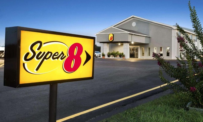 Ardmore Hotel | Budget-Friendly Stay at Super 8 by Wyndham Ardmore