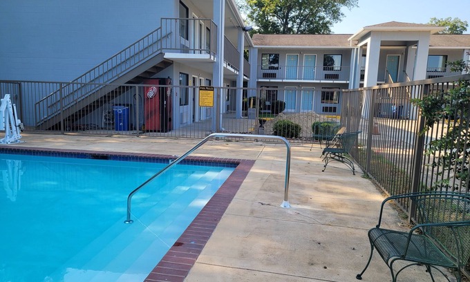 Caddo Valley Hotel | Budget-Friendly Stay at Super 8 by Wyndham Arkadelphia