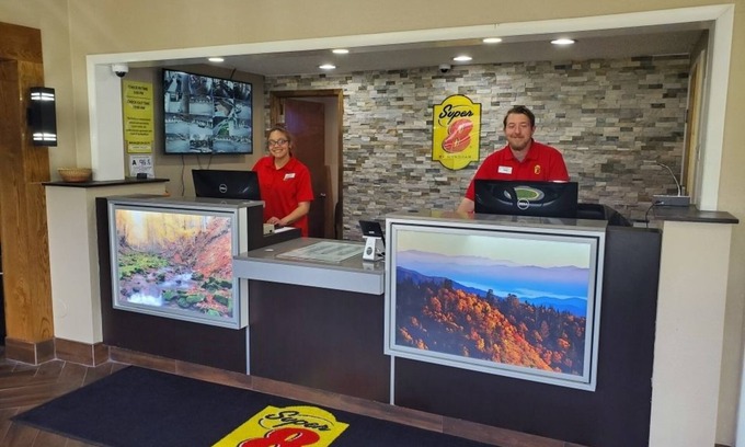 Asheville Hotel | Budget-Friendly Retreat at Super 8 Asheville/Biltmore