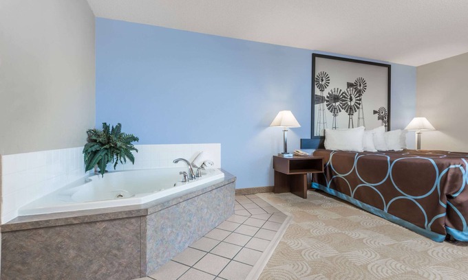 Beloit Hotel | Budget-Friendly Stay at Super 8 by Wyndham Beloit KS