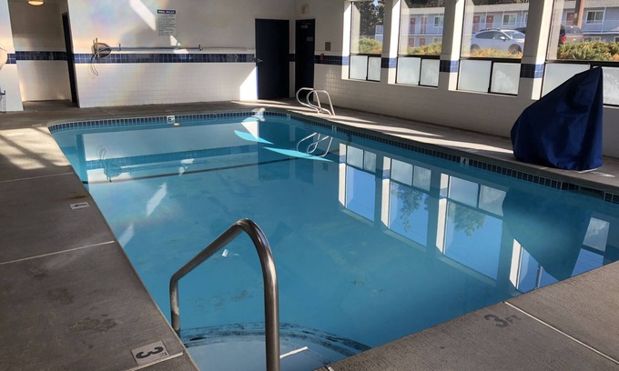 Old Farm District Hotel | Budget-Friendly Retreat at Super 8 by Wyndham Bend