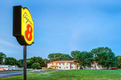 Blair Hotel | Budget-Friendly Super 8 by Wyndham Blair with Family Amenities