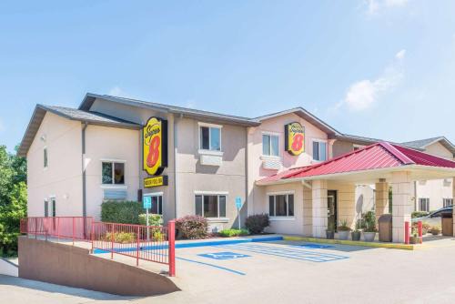 Bloomington Hotel | Convenient Super 8 by Wyndham: Family-Friendly Stay Awaits