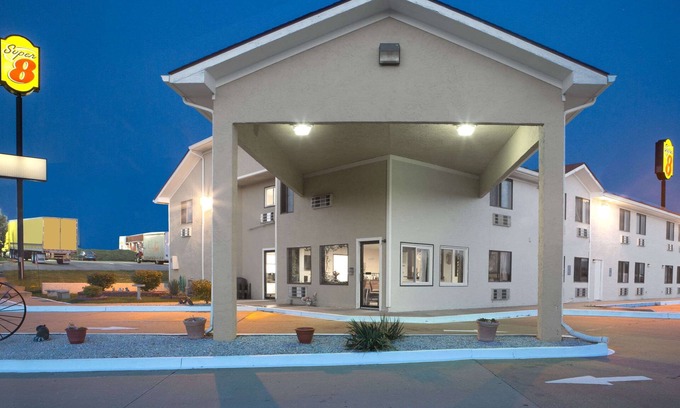 Boonville Hotel | Budget-Friendly Stay at Super 8 by Wyndham Boonville