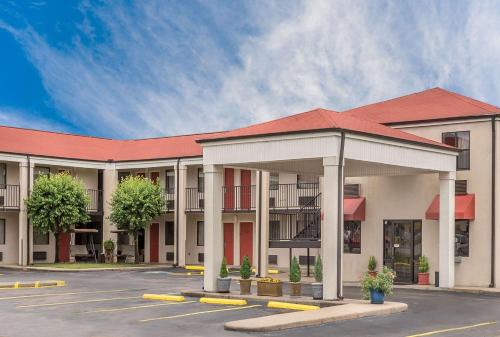 Bryant Hotel | Pet-Friendly Super 8 by Wyndham in Bryant, Little Rock Area