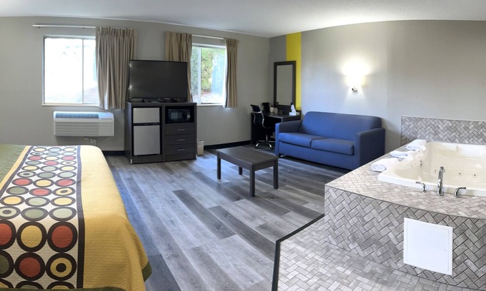 Lewistown Hotel | Eco-Friendly Stay at Super 8 by Wyndham Burnham/Lewistown