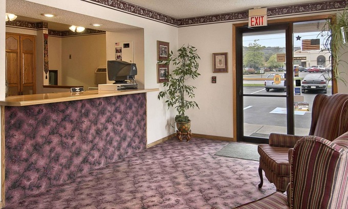 Butler Hotel | Budget-Friendly Super 8 by Wyndham Butler with Breakfast & More