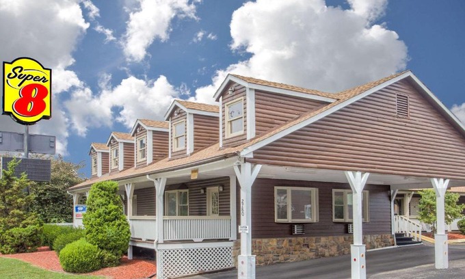 Christiansburg Hotel | Pet-Friendly Getaway at Super 8 by Wyndham Christiansburg