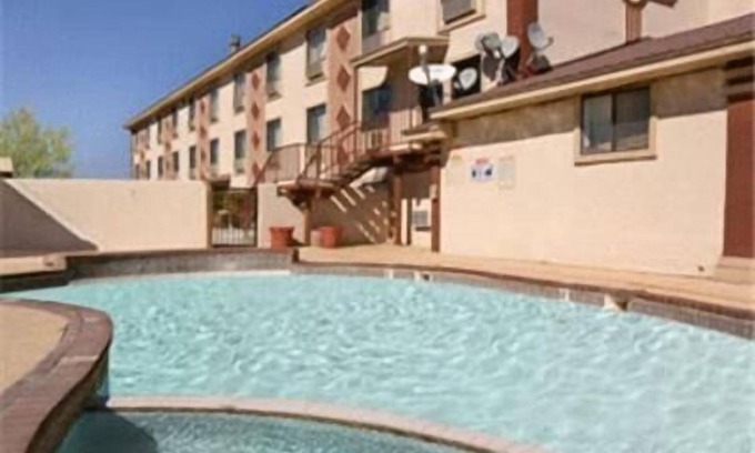Carlsbad Hotel | Comfortable Stay at Super 8 by Wyndham Carlsbad with Pool