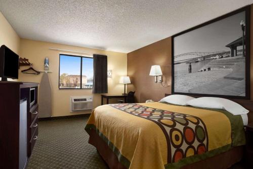 Southwest Area Hotel | Comfortable Stay at Super 8 by Wyndham Cedar Rapids