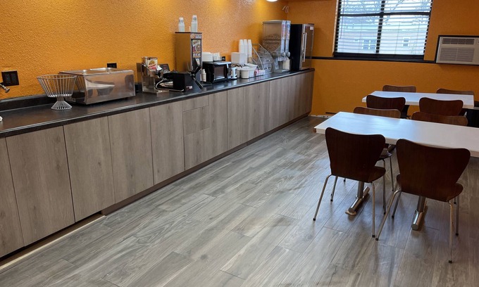Chadron Hotel | Comfortable Stay at Super 8 by Wyndham Chadron NE