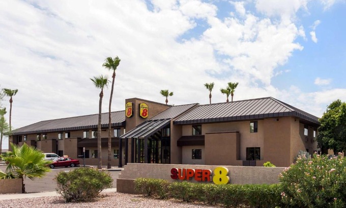 Chandler Hotel | Pet-Friendly Stay at Super 8 by Wyndham Chandler Phoenix
