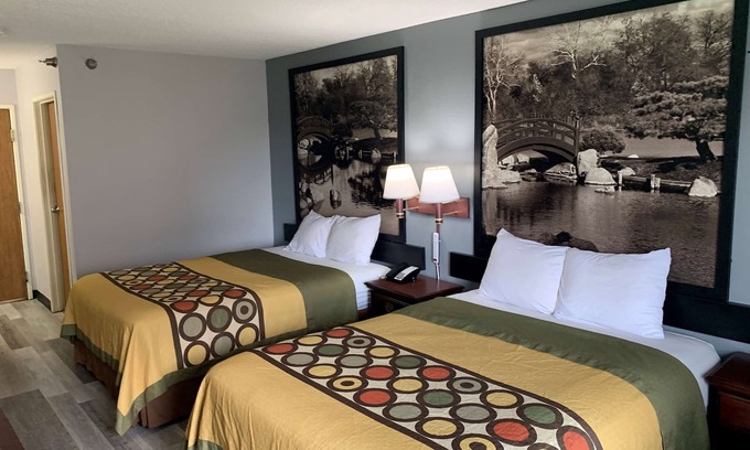 Chenoa Hotel | Convenient Stay at Super 8 by Wyndham Chenoa with Breakfast