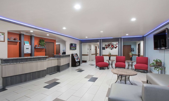 Claremore Hotel | Discover Super 8 by Wyndham Claremore with Great Amenities