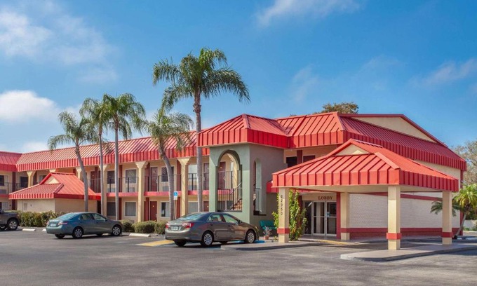 Clearwater Hotel | Pet-Friendly Super 8 by Wyndham Clearwater with Pool Access
