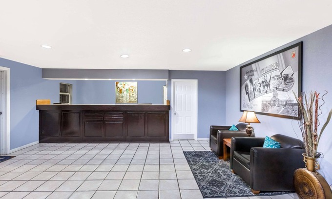 Cleburne Hotel | Budget-Friendly Stay at Super 8 by Wyndham Cleburne