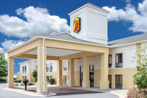 Clemmons Hotel | Budget-Friendly Super 8 in Clemmons with Free Breakfast