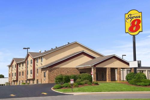 Collinsville Hotel | Convenient Stay at Super 8 by Wyndham Collinsville
