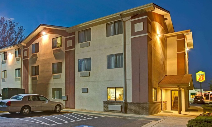 College Park Hotel | Convenient Stay at Super 8 by Wyndham College Park