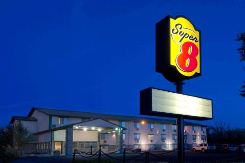 Cortez Hotel | Pet-Friendly Super 8 by Wyndham Cortez - Mesa Verde Area