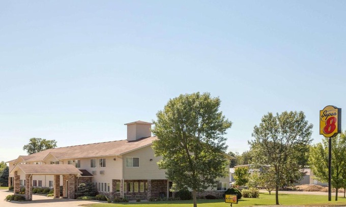 Cresco Hotel | Convenient Super 8 by Wyndham Cresco, IA - Pet Friendly Stay