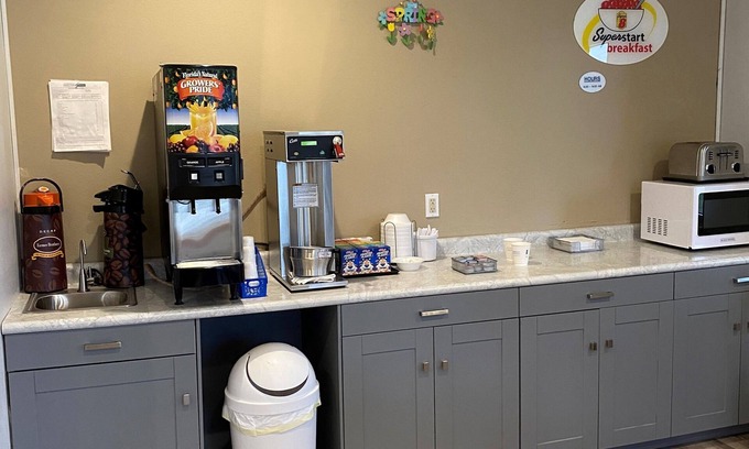 Cresco Hotel | Comfortable Stay at Super 8 by Wyndham Cresco IA