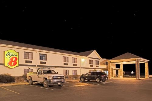 Defiance Hotel | Comfortable Stay at Super 8 by Wyndham Defiance