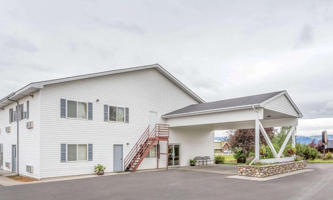 Driggs Hotel | Comfortable Stay at Super 8 by Wyndham Driggs with Pool
