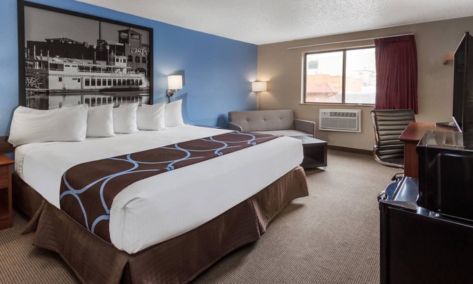 Dubuque Hotel | Budget-Friendly Stay at Super 8 by Wyndham Dubuque
