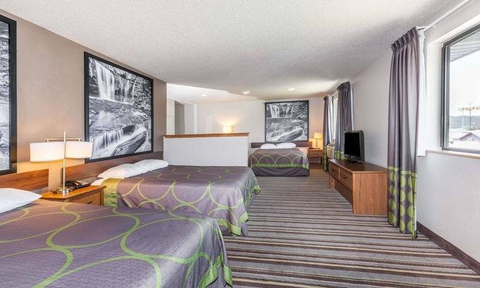 Spring Hill Hotel | Budget-Friendly Stay at Super 8 by Wyndham Dunbar