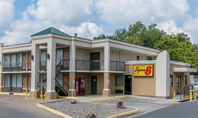 Duncan Hotel | Budget-Friendly Stay at Super 8 by Wyndham Duncan