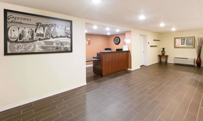 Duncan Hotel | Affordable Comfort at Super 8 by Wyndham Duncan Hotel