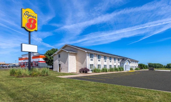 El Dorado Hotel | Budget-Friendly Stay at Super 8 by Wyndham El Dorado