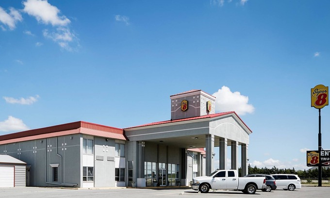 Elk City Hotel | Budget-Friendly Stay at Super 8 by Wyndham Elk City