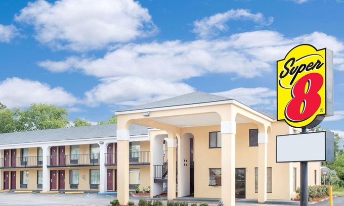 Eufaula Hotel | Budget-Friendly Stay at Super 8 by Wyndham Eufaula