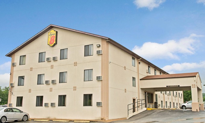 Allenton Hotel | Budget-Friendly Super 8 by Wyndham Near Six Flags