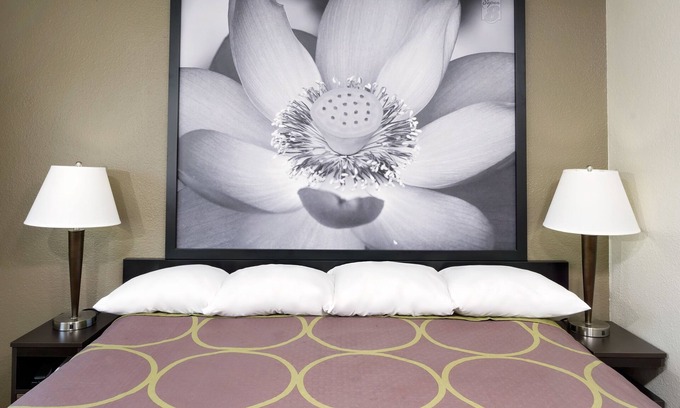 Florence Hotel | Budget-Friendly Super 8 by Wyndham Florence with Breakfast